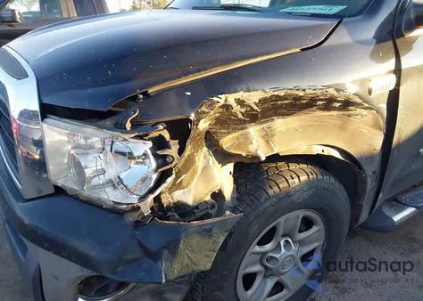 2007 Toyota Tundra Sr5 5.7L V8 z USA, uszkodzony, nr VIN 5TBEV541X7S465148